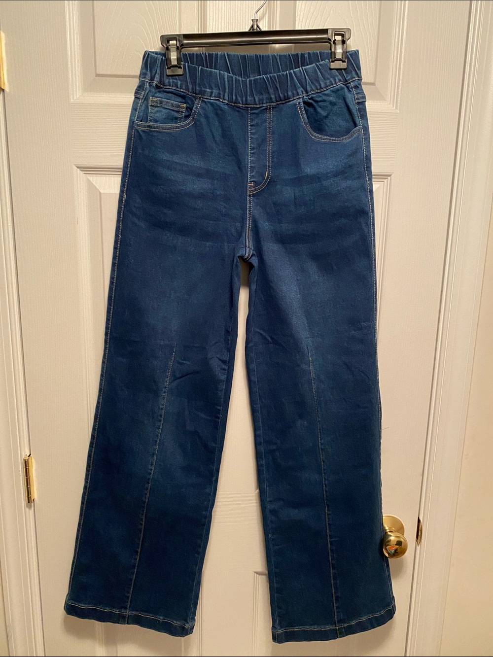 Woman’s Dark Wash Pull On Bootcut Jeans…size S